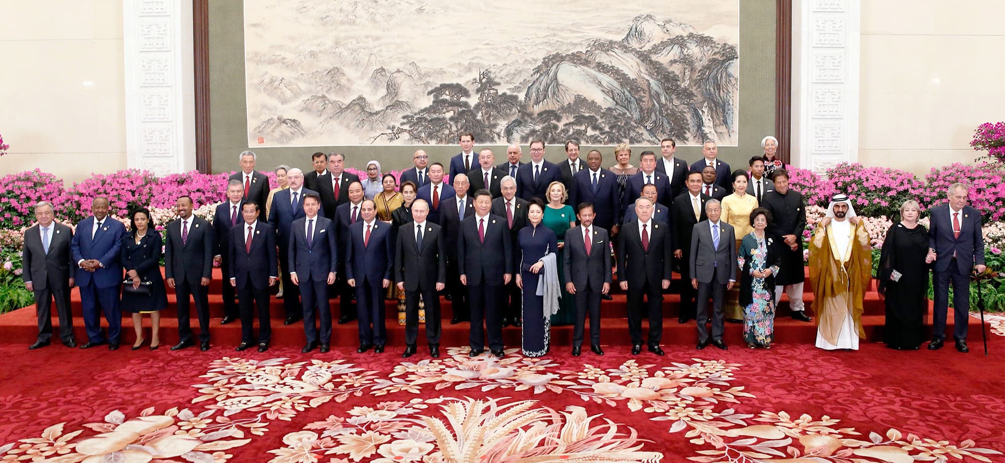 Chinese President Xi Jinping (C), his wife Peng Liyuan (next to Xi) and other leaders pose for a group photo session at a welcoming banquet for the Belt and Road Forum at the Great Hall of the People in Beijing on April 26, 2019. (Photo by JASON LEE / POOL / AFP)