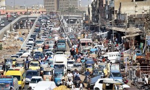 Px22-075 KARACHI: Nov22 – A view of gridlock at SM Taufeeq Road in Liaquatabad during International Defence Exhibition and Seminar 2016 being held at Expo Center.  ONLINE PHOTO by Syed Asif Ali