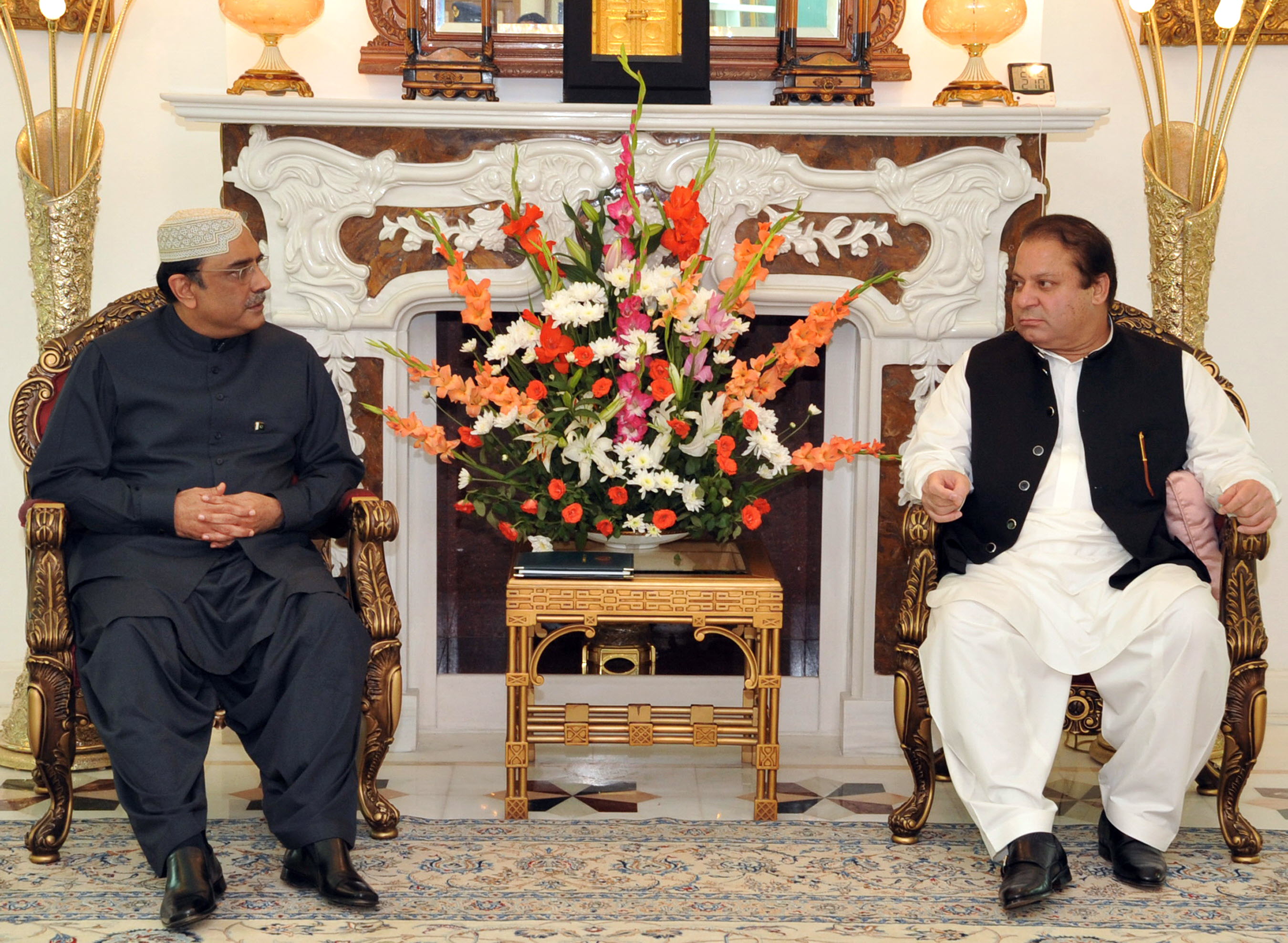 This handout picture released by the Pakistan Muslim League-Nawaz shows Pakistani President Asif Ali Zardari (L) talking with former prime minister Nawaz Sharif (R) during a meeting in Lahore on July 17, 2009. A Pakistan court quashed convictions against Sharif for plane hijacking and terrorism, clearing the way for a full return to public office for the opposition leader. RESTRICTED TO EDITORIAL USE   GETTY OUT     AFP PHOTO/HO/PAKISTAN MUSLIM LEAGUE-NAWAZ