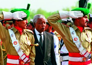 South African President Nelson Mandela (C) inspects the guard of honor at Pakistan Air Force base in Rawalpindi, some 25 kilometers from Islamabad, 04 May 1999. Mandela arrived here for a 24-hour visit en route to China as part of his farewell tour ahead of retiring after the June 2 second elections in his country. He urged the leaders of the world' newest nuclear states, Pakistan and India, to work for nuclear disarmament and non-proliferation in South Asia.  AFP PHOTO/ Saeed KHAN (Photo by SAEED KHAN / AFP)